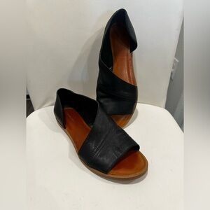 Cynthia Rowley black flat sandal